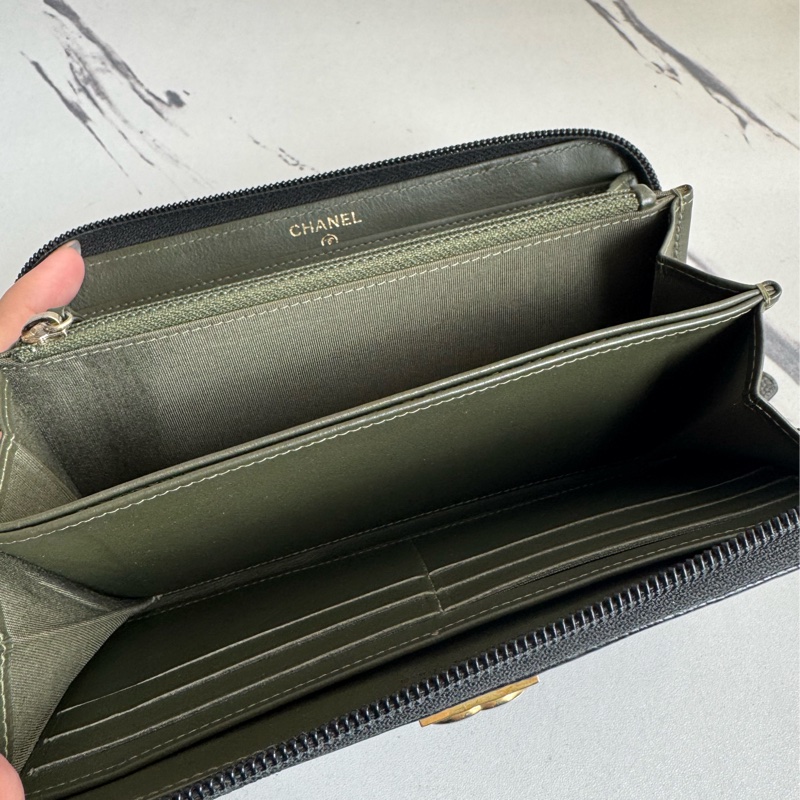 chanel黑菱格金boyㄇ拉長夾-17