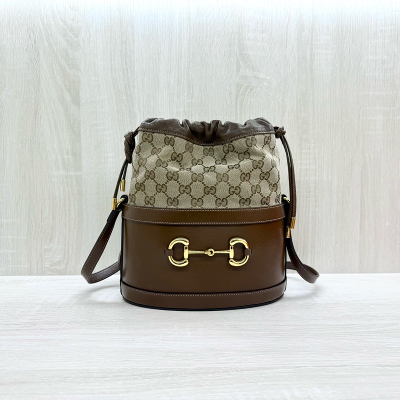 GUCCI緹花布拼咖啡色牛皮1955Horsebit束口水桶包602118-0