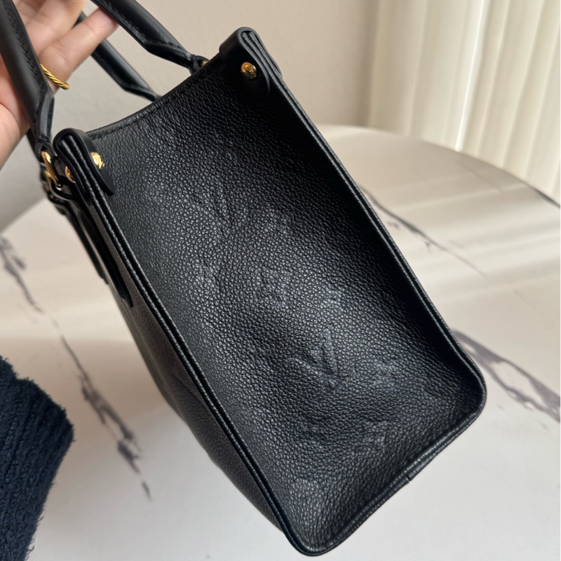 LV M45653黑壓紋on the go pm 經典不敗❤️❤️-3