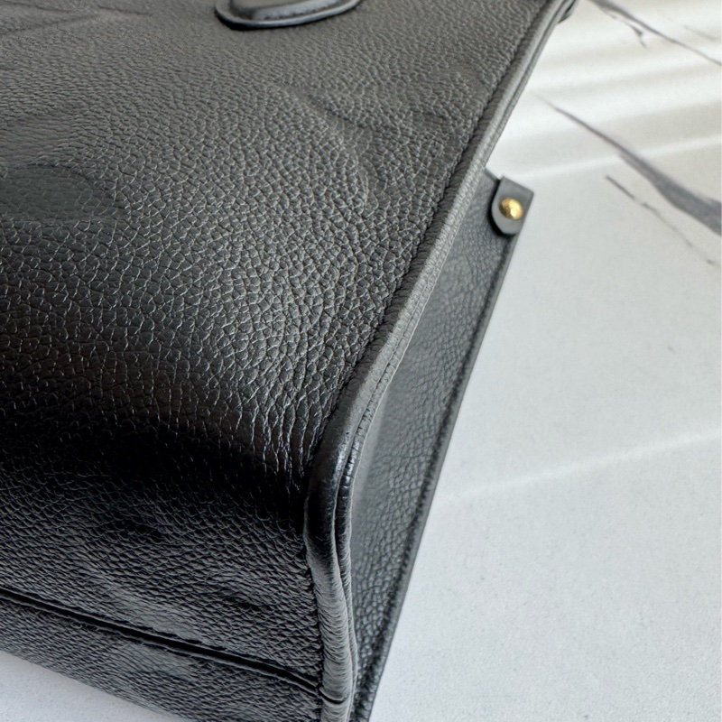 LV M45653黑壓紋on the go pm 經典不敗❤️❤️-6