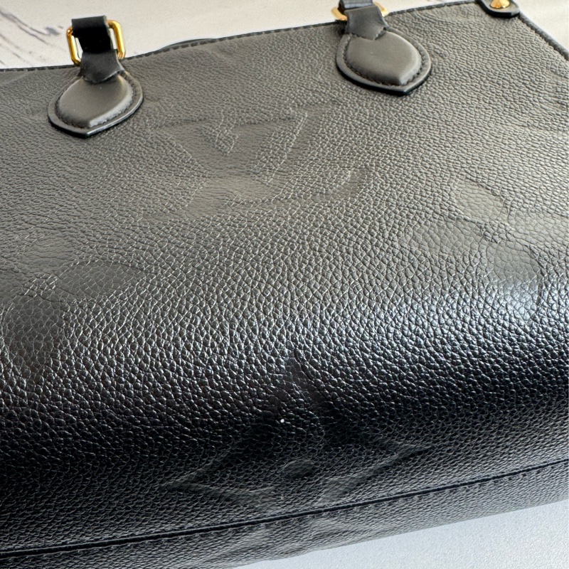 LV M45653黑壓紋on the go pm 經典不敗❤️❤️-11