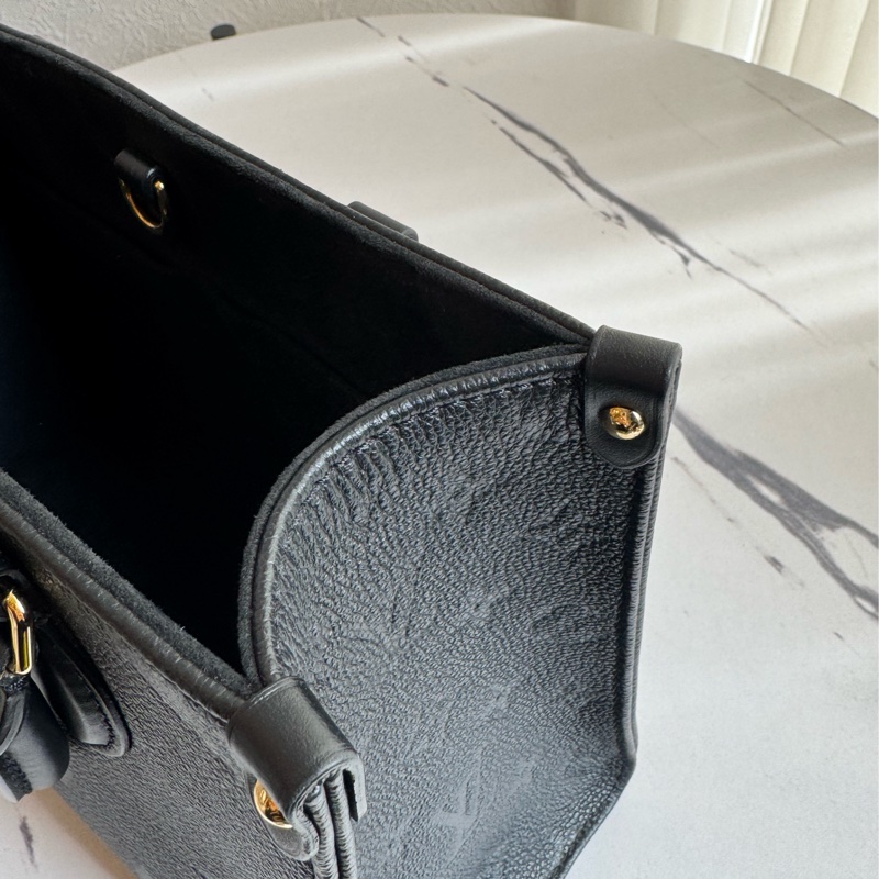 LV M45653黑壓紋on the go pm 經典不敗❤️❤️-14