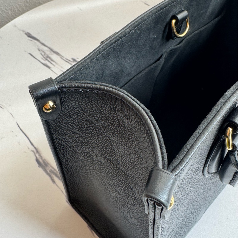 LV M45653黑壓紋on the go pm 經典不敗❤️❤️-15