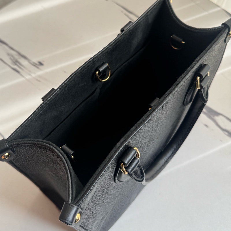 LV M45653黑壓紋on the go pm 經典不敗❤️❤️-16