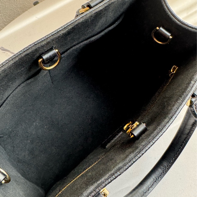 LV M45653黑壓紋on the go pm 經典不敗❤️❤️-17