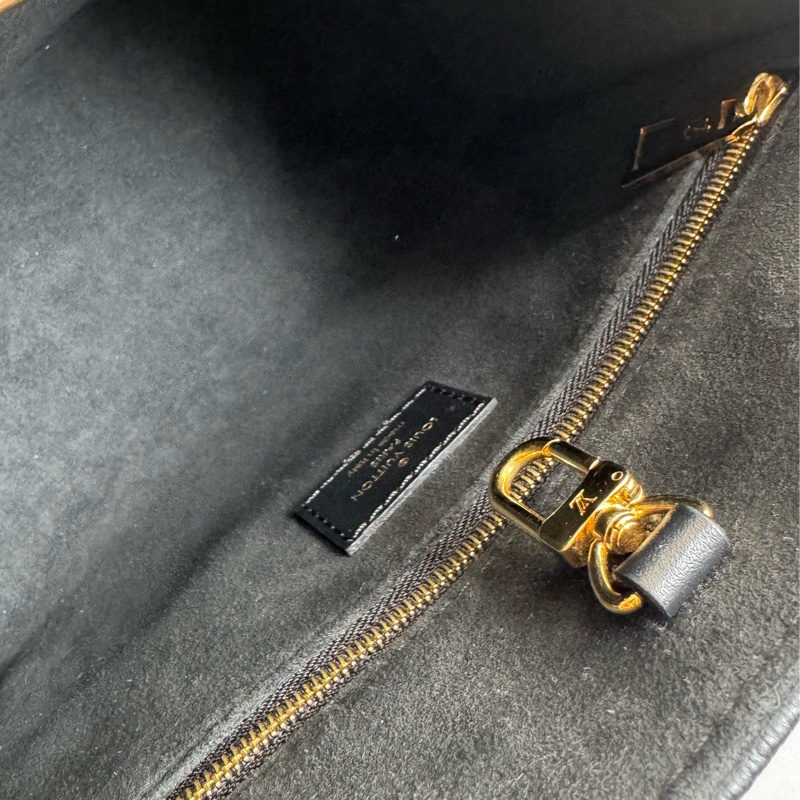 LV M45653黑壓紋on the go pm 經典不敗❤️❤️-18