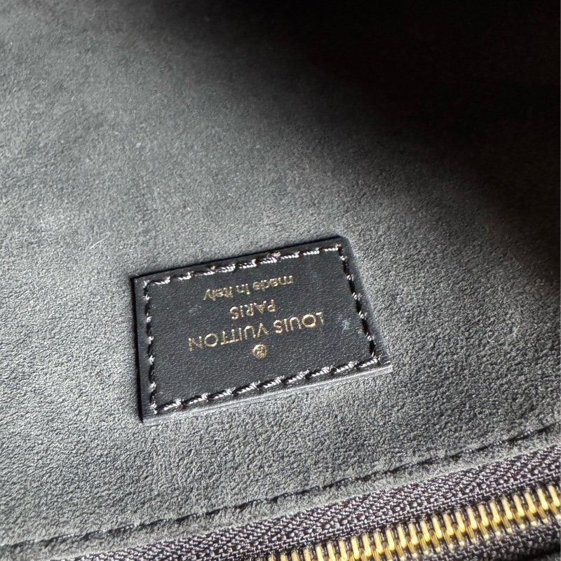 LV M45653黑壓紋on the go pm 經典不敗❤️❤️-22