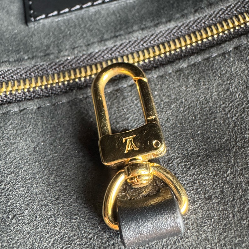 LV M45653黑壓紋on the go pm 經典不敗❤️❤️-24