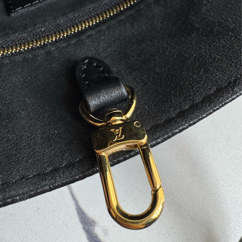 LV M45653黑壓紋on the go pm 經典不敗❤️❤️-25