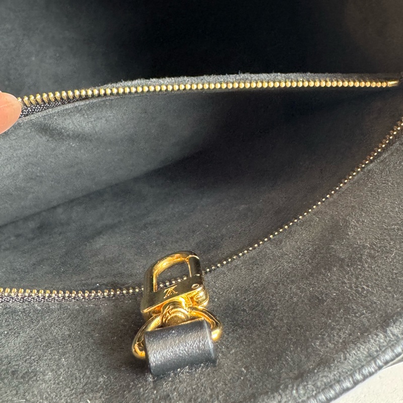 LV M45653黑壓紋on the go pm 經典不敗❤️❤️-30