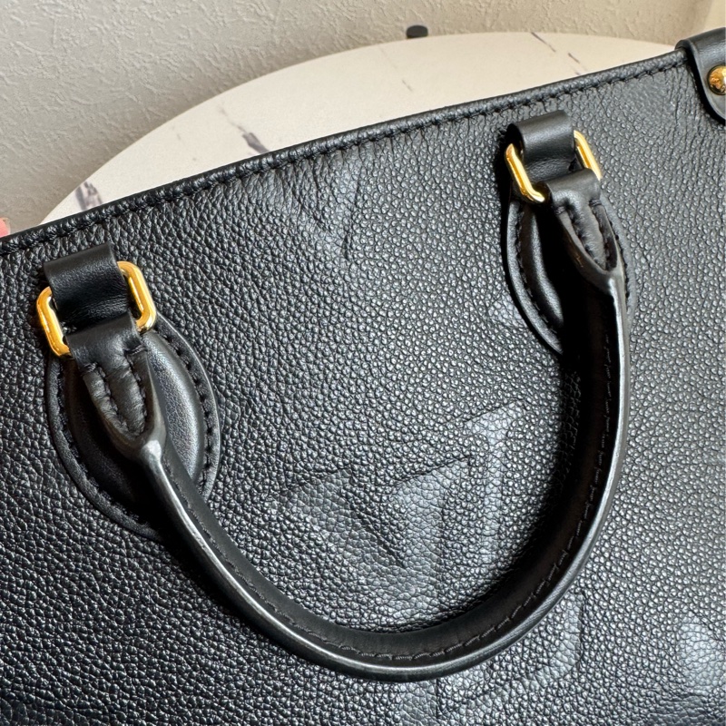 LV M45653黑壓紋on the go pm 經典不敗❤️❤️-32