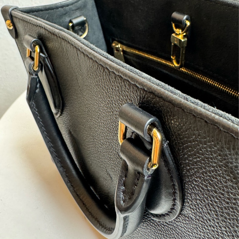 LV M45653黑壓紋on the go pm 經典不敗❤️❤️-35