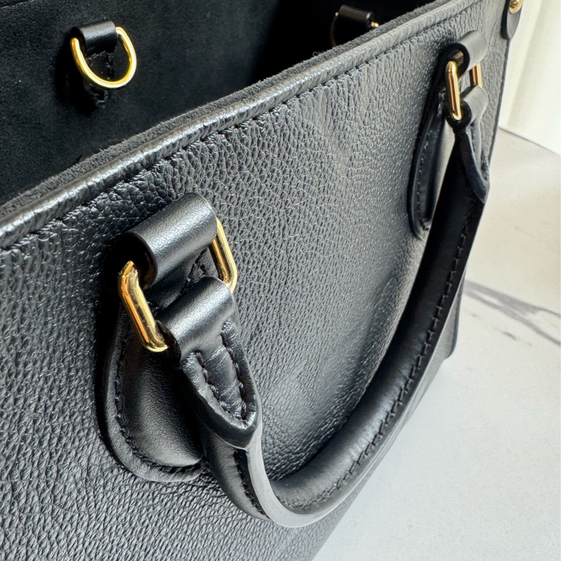 LV M45653黑壓紋on the go pm 經典不敗❤️❤️-36