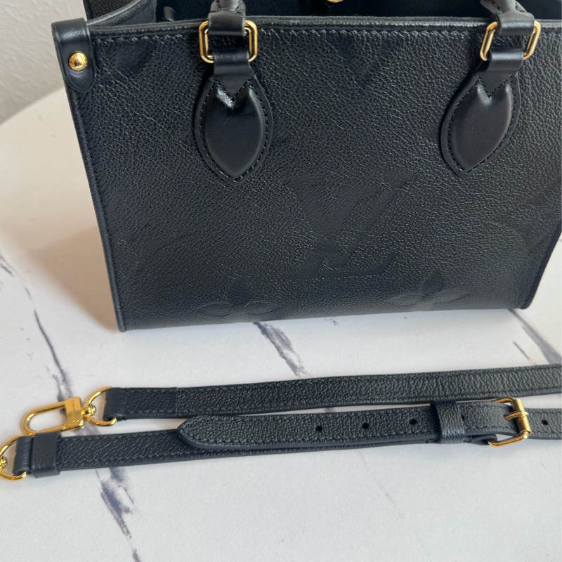 LV M45653黑壓紋on the go pm 經典不敗❤️❤️-38