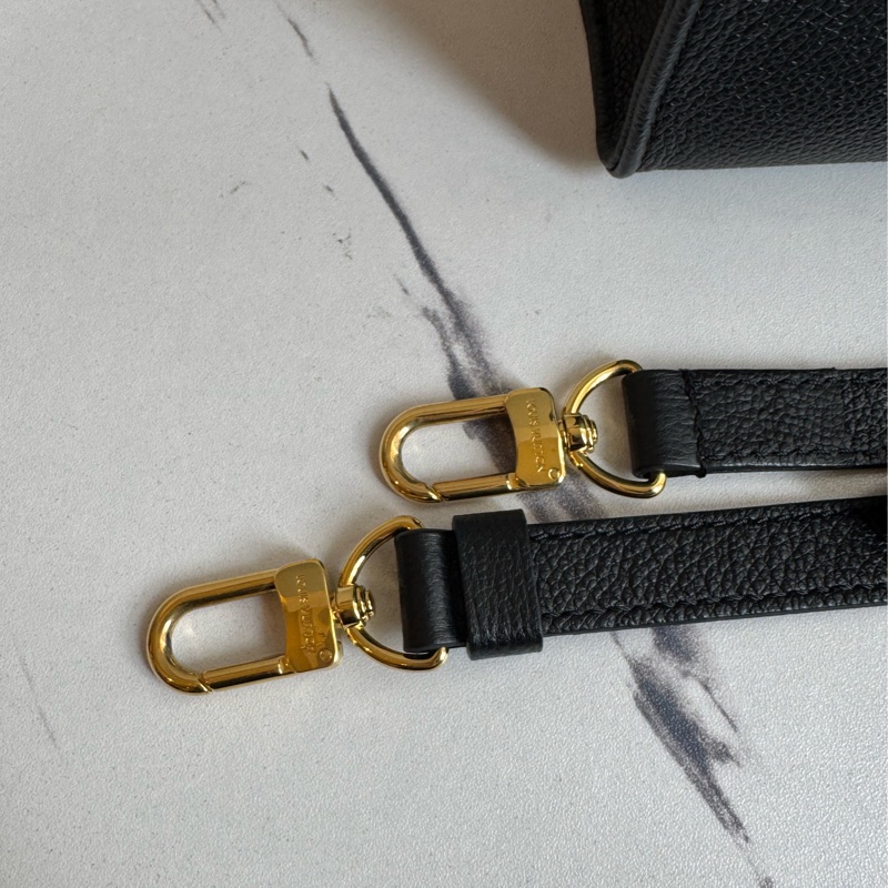 LV M45653黑壓紋on the go pm 經典不敗❤️❤️-39