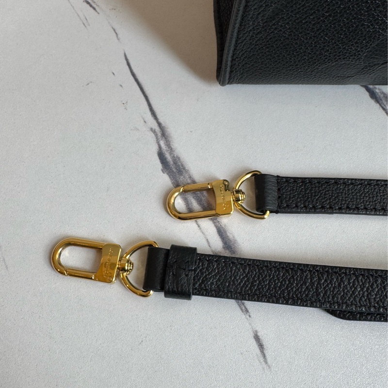 LV M45653黑壓紋on the go pm 經典不敗❤️❤️-44