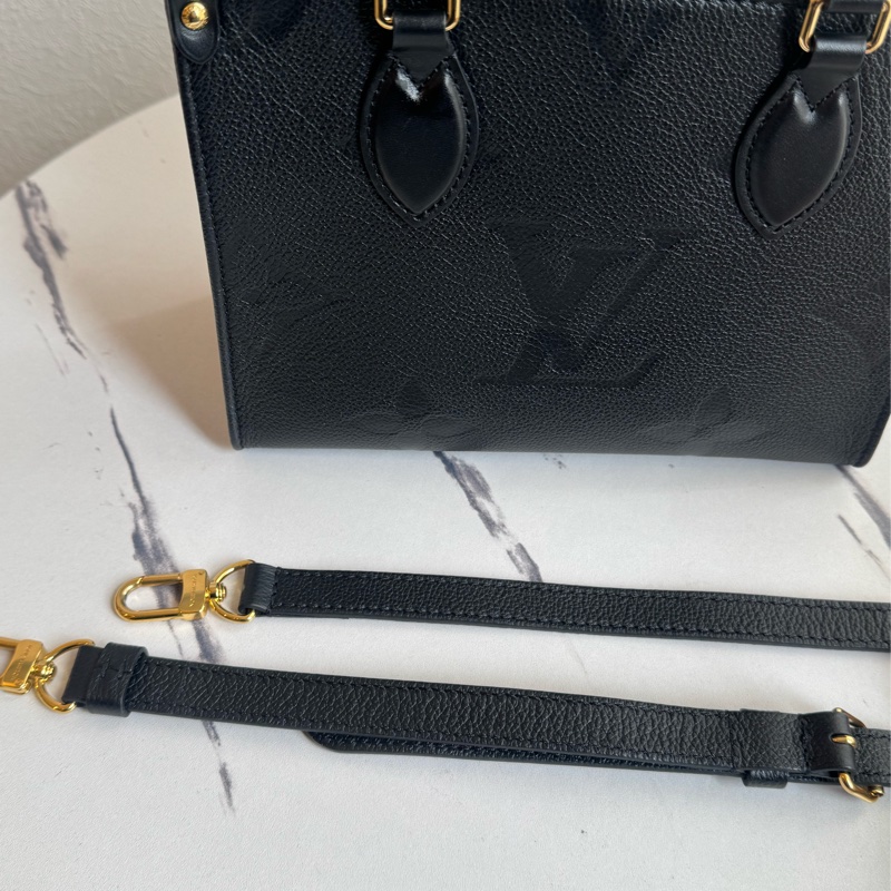 LV M45653黑壓紋on the go pm 經典不敗❤️❤️-45