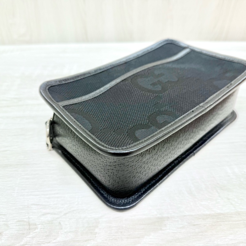 GUCCI黑色帆布拚皮革JUMBO GG拉鍊相機包696075-6