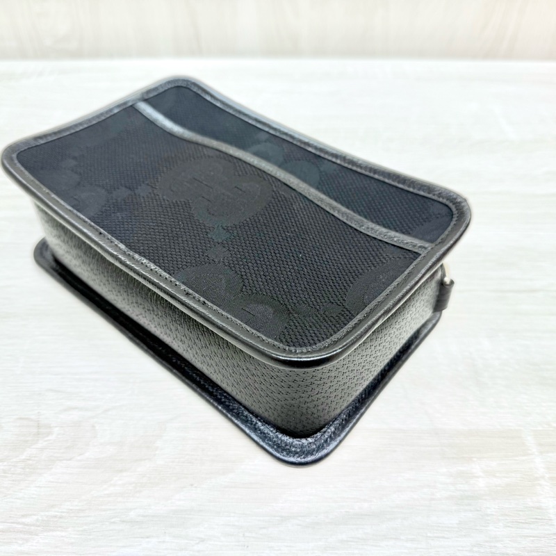 GUCCI黑色帆布拚皮革JUMBO GG拉鍊相機包696075-7