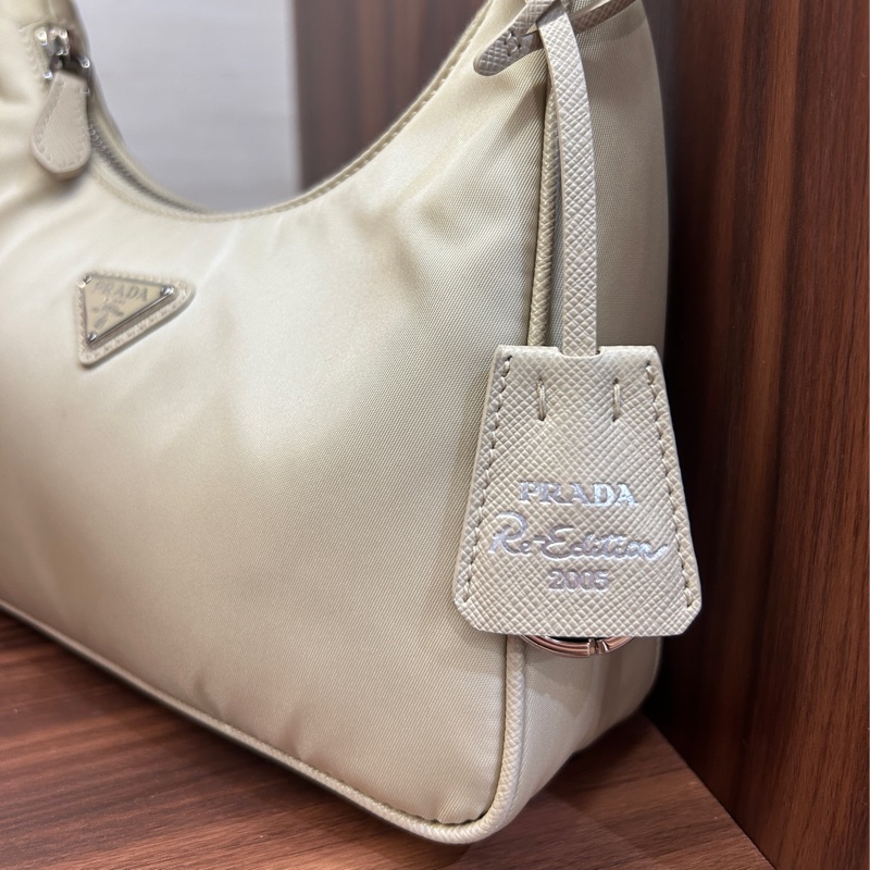 Prada 沙漠黃尼龍Re Edition小號手提包-1