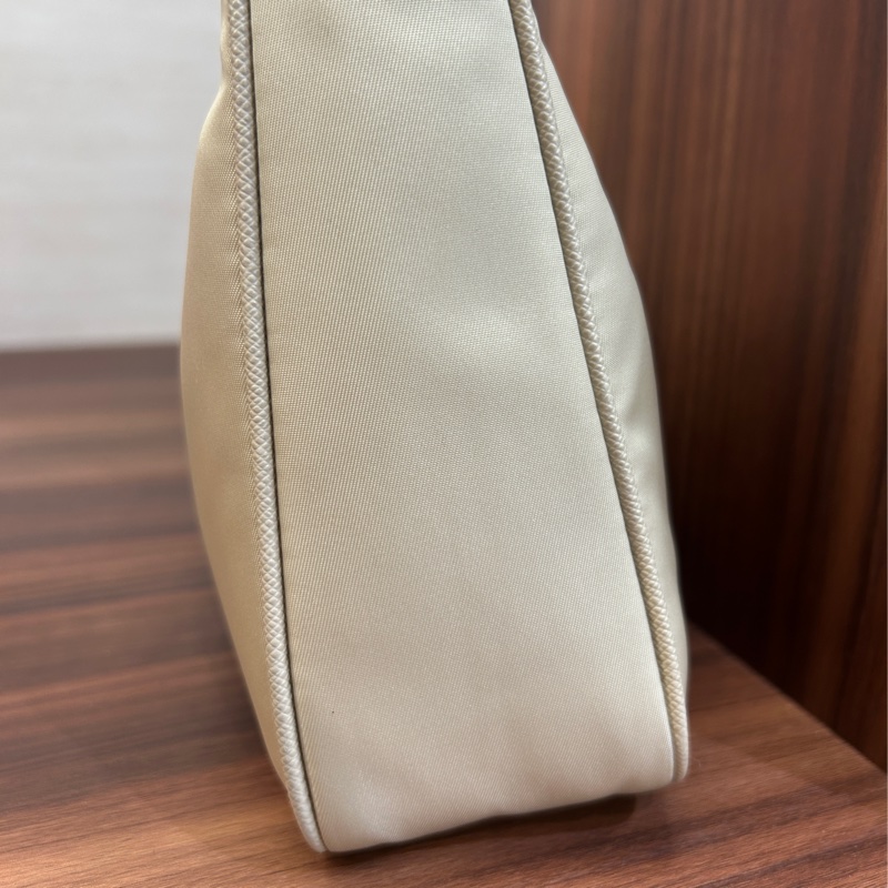 Prada 沙漠黃尼龍Re Edition小號手提包-2