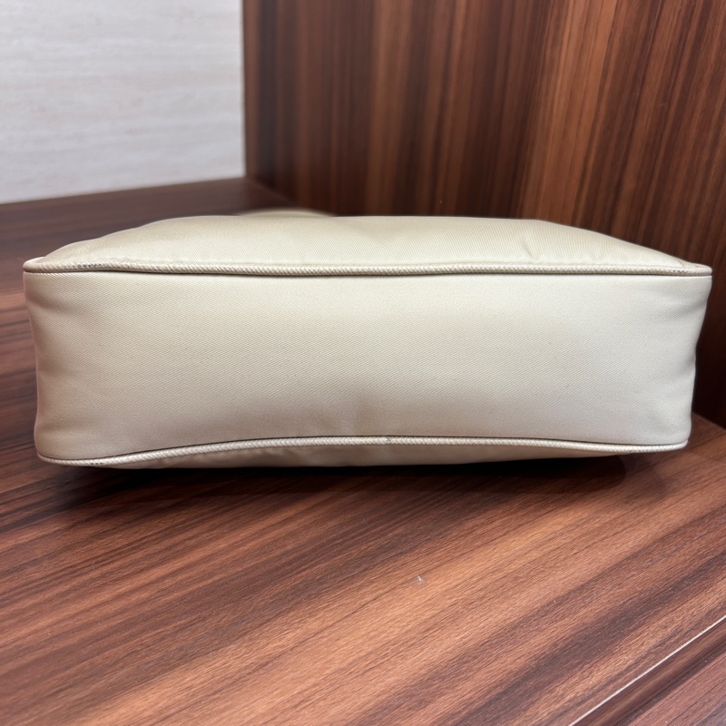 Prada 沙漠黃尼龍Re Edition小號手提包-4