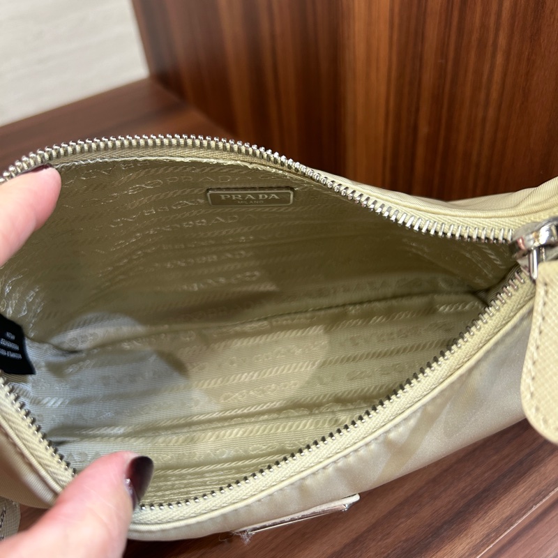 Prada 沙漠黃尼龍Re Edition小號手提包-5