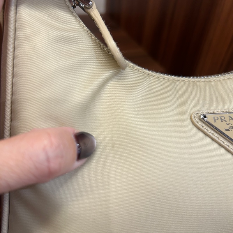 Prada 沙漠黃尼龍Re Edition小號手提包-11