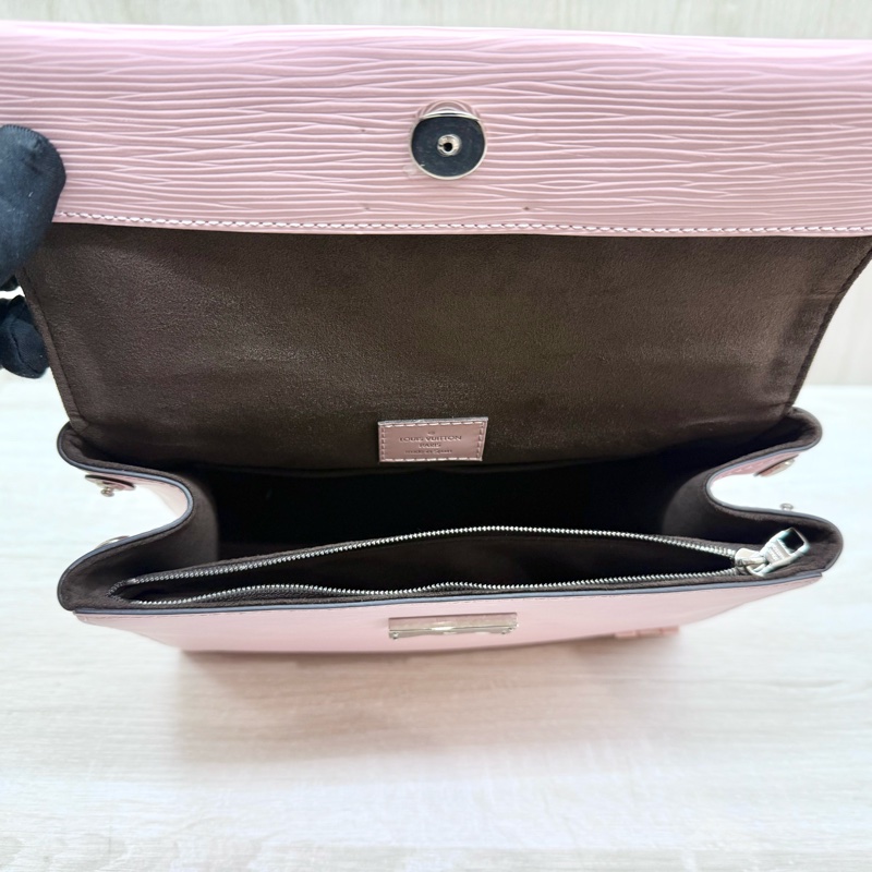 LV EPI CLUNY BB 芭蕾粉手提肩背下蓋包-12