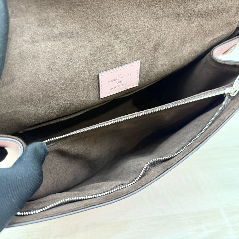 LV EPI CLUNY BB 芭蕾粉手提肩背下蓋包-14