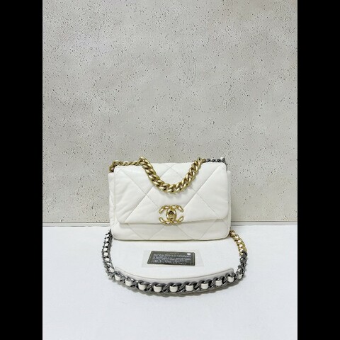 Chanel 19bag small
白色金扣小號
