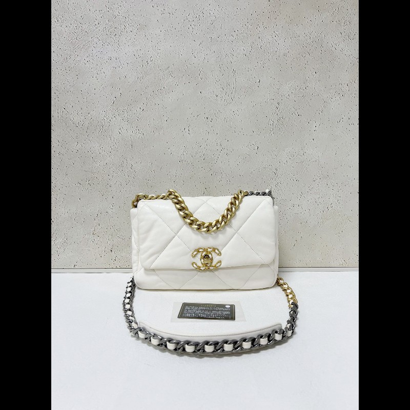 Chanel 19bag small
白色金扣小號-0
