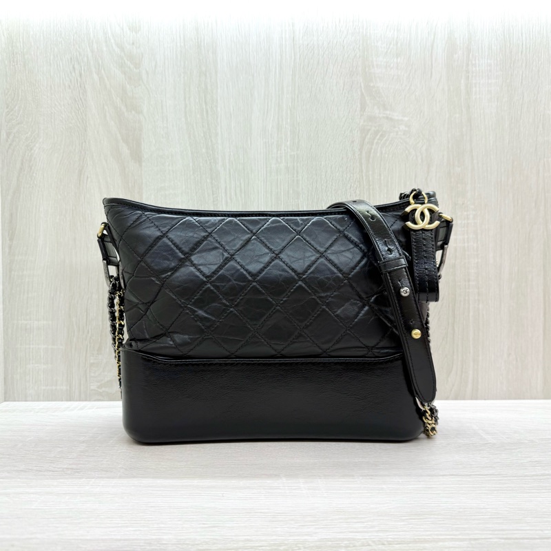 CHANEL黑色揉製牛皮大號流浪包A93824-0