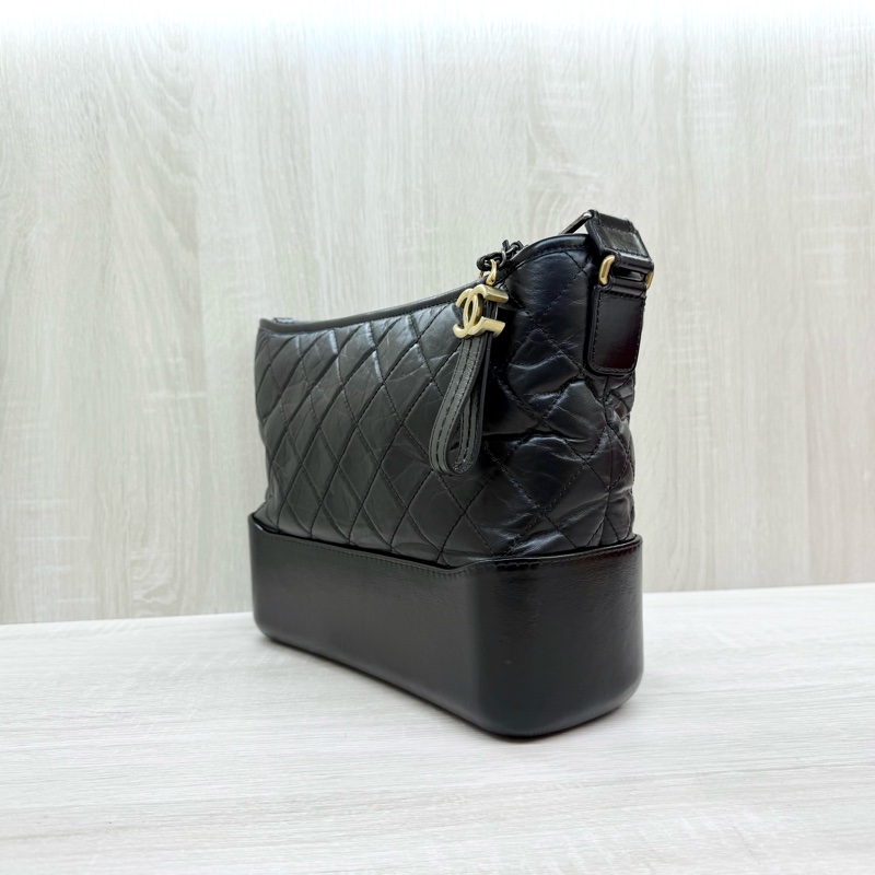 CHANEL黑色揉製牛皮大號流浪包A93824-2