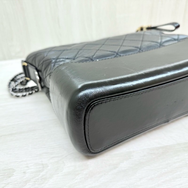 CHANEL黑色揉製牛皮大號流浪包A93824-5