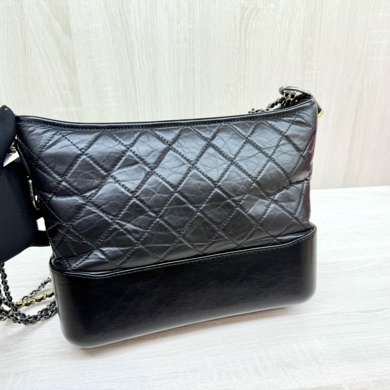 CHANEL黑色揉製牛皮大號流浪包A93824-7