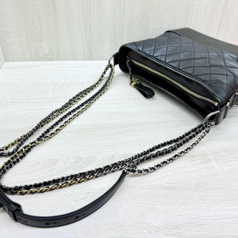 CHANEL黑色揉製牛皮大號流浪包A93824-9