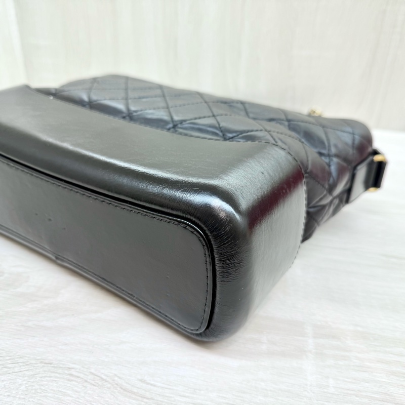 CHANEL黑色揉製牛皮大號流浪包A93824-11