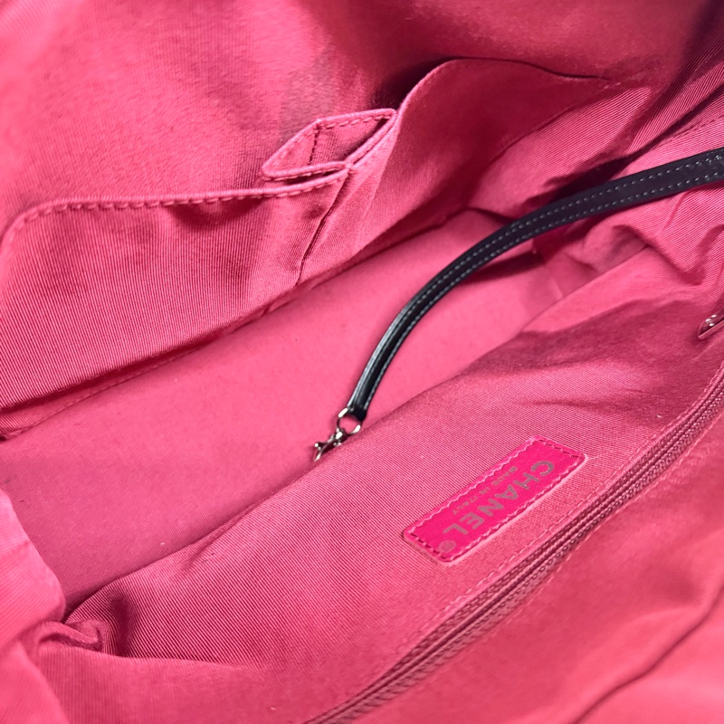 CHANEL黑色揉製牛皮大號流浪包A93824-15