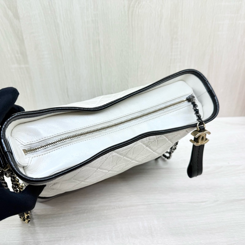 CHANEL黑拚白牛皮菱格紋大號流浪包A93824-4