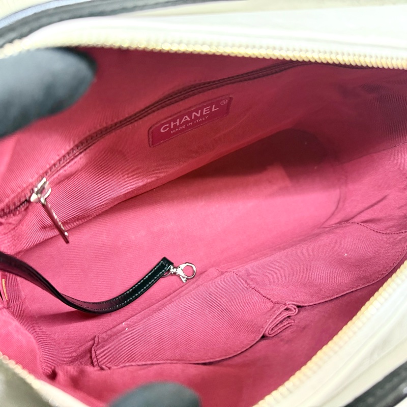 CHANEL黑拚白牛皮菱格紋大號流浪包A93824-7