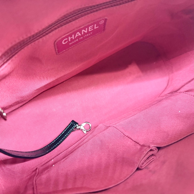 CHANEL黑拚白牛皮菱格紋大號流浪包A93824-8