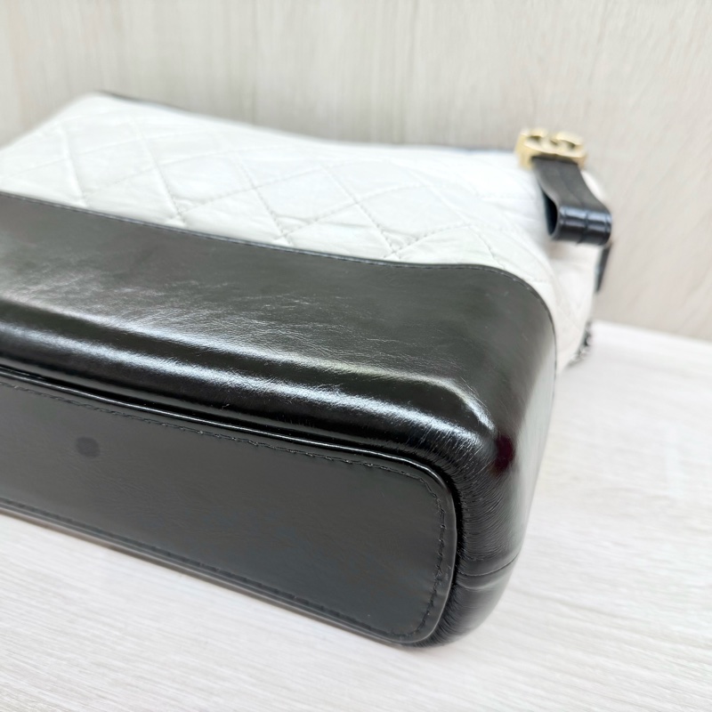 CHANEL黑拚白牛皮菱格紋大號流浪包A93824-11