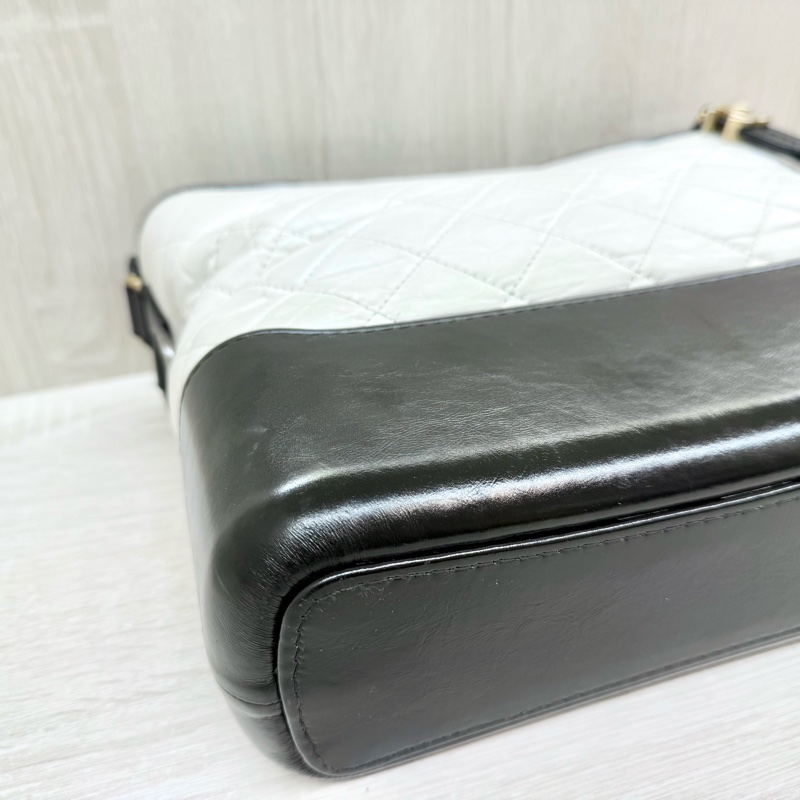 CHANEL黑拚白牛皮菱格紋大號流浪包A93824-12