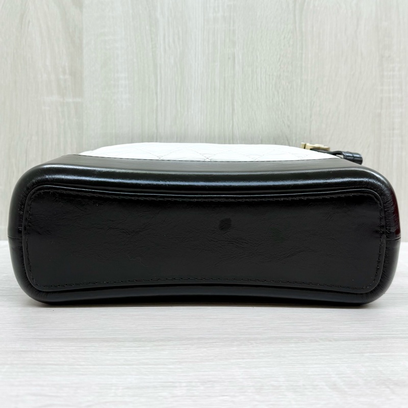 CHANEL黑拚白牛皮菱格紋大號流浪包A93824-13