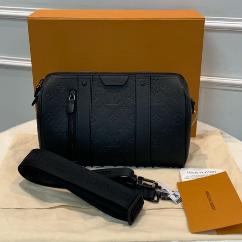 ♥全套新品♥ LV City Keepall黑色暗額紋波士頓包 晶片款