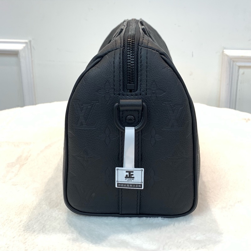♥全套新品♥ LV City Keepall黑色暗額紋波士頓包 晶片款-2