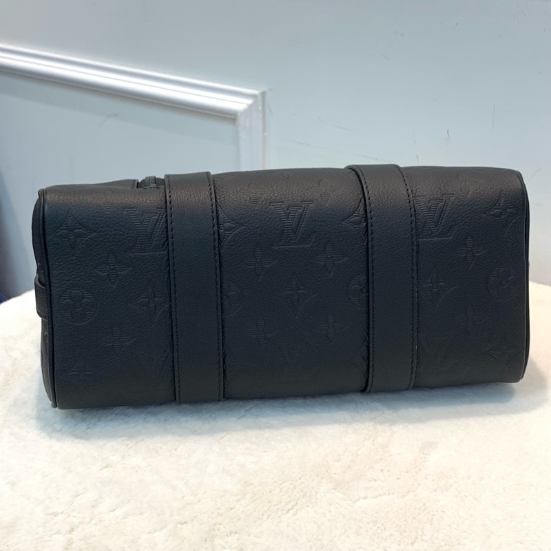 ♥全套新品♥ LV City Keepall黑色暗額紋波士頓包 晶片款-5