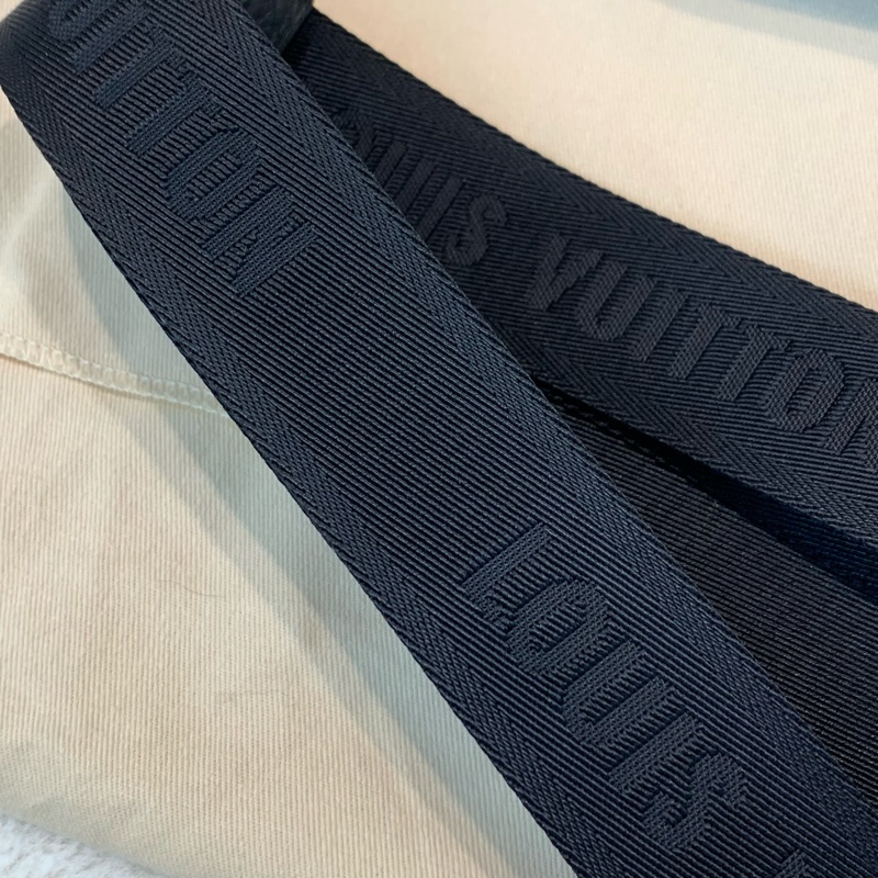 ♥全套新品♥ LV City Keepall黑色暗額紋波士頓包 晶片款-9