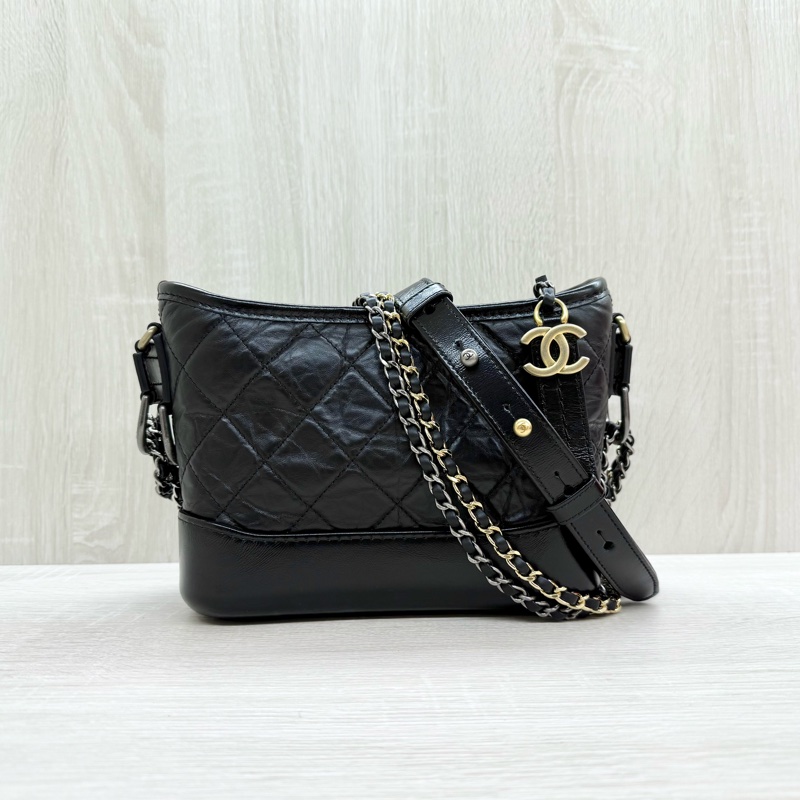 Chanel黑金菱格紋揉製牛皮小號流浪包A91810-0
